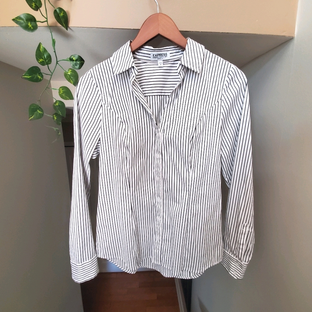 EXPRESS Striped Ultimate Essential Button Down Top - Picture 4 of 11